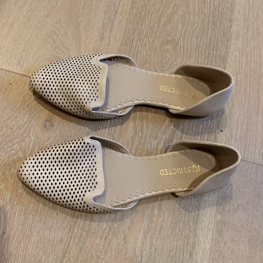 Tan flats